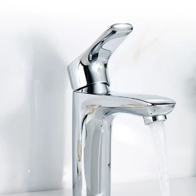 Mahayag nga Pilak nga Arc-Shaped Single-Handle Faucet