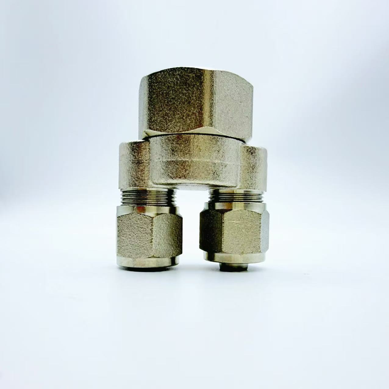 Babaye nga sinulud nga Y-shaped double ferrule branch connector